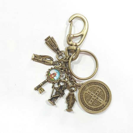 Llavero San Benito con medalla y santos