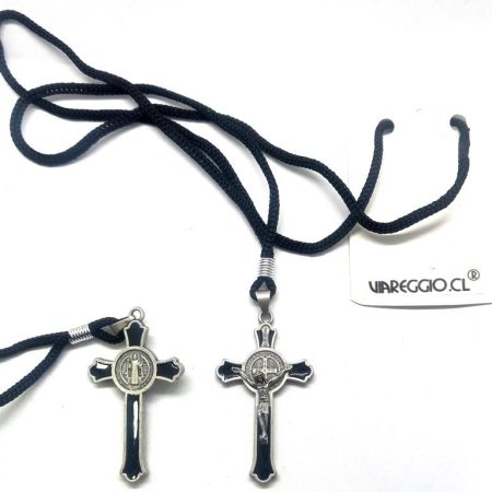 Collar Cruz esmaltada con crucifijo y medalla San Benito