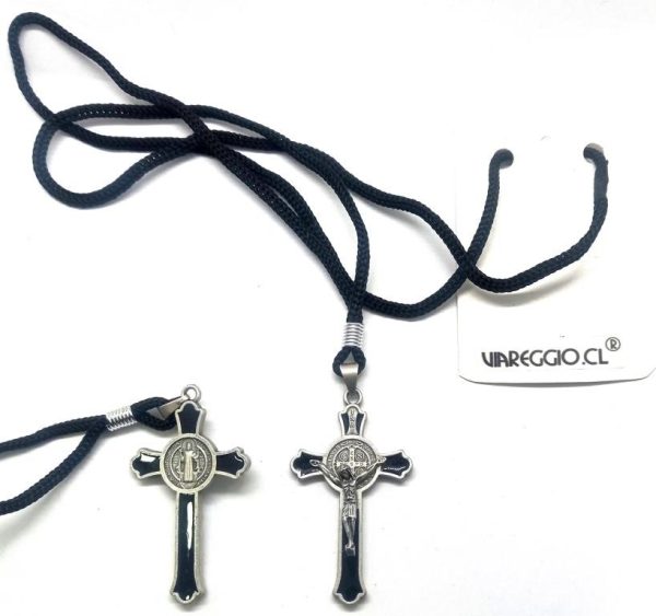 Collar Cruz esmaltada con crucifijo y medalla San Benito