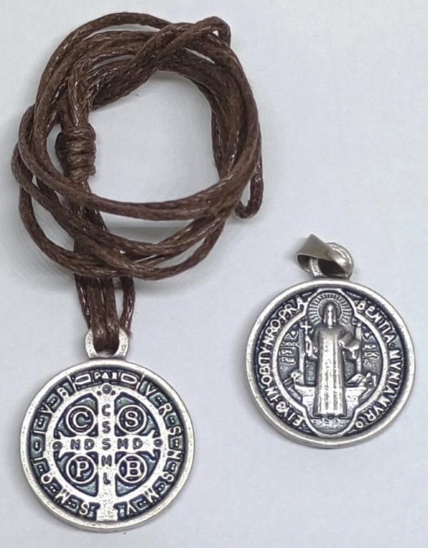 Medalla San Benito color plata (1,8 cms.)
