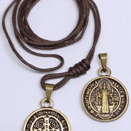 Medalla San Benito color dorado (1,8 cms.)