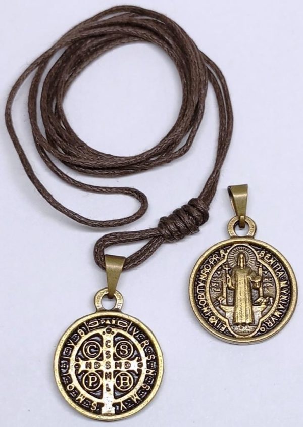Medalla San Benito color dorado (1,8 cms.)
