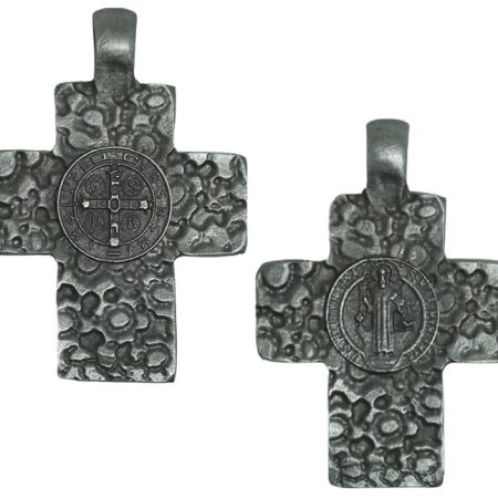 Cruz colgante San Benito