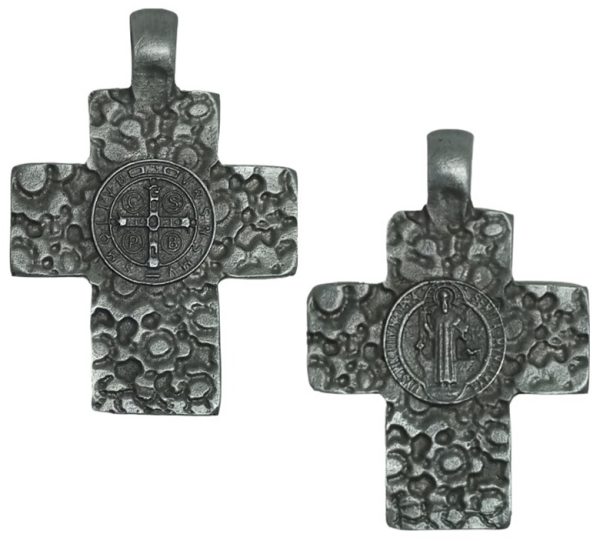 Cruz colgante San Benito