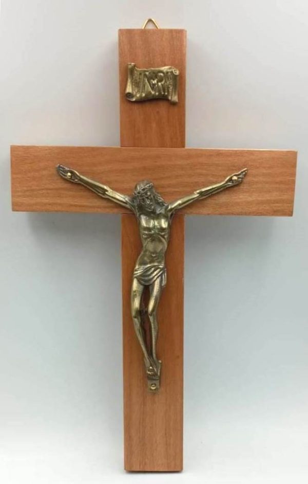 Cruz de doble espesor ancha con cristo bronce.