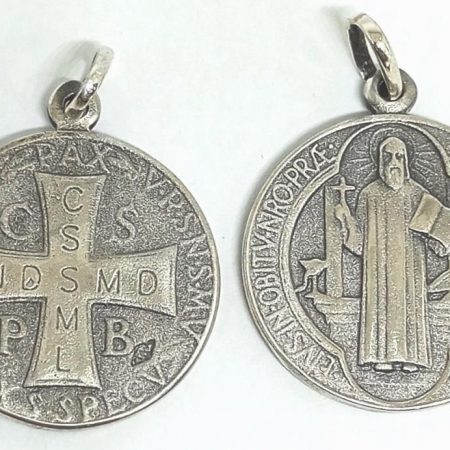 Medalla San Benito en plata - 24 mm.