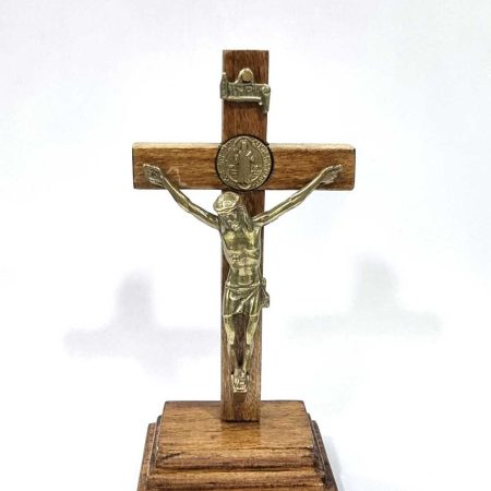 Cruz con pedestal San Benito