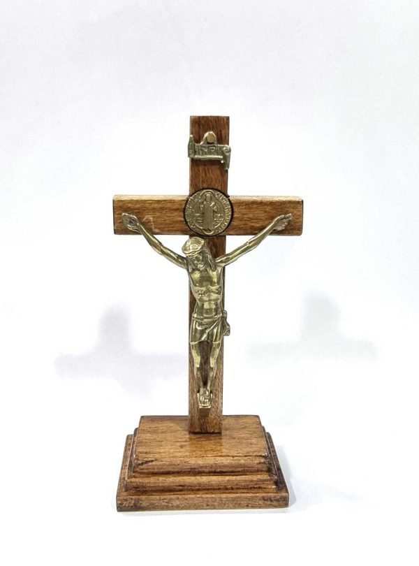 Cruz con pedestal San Benito