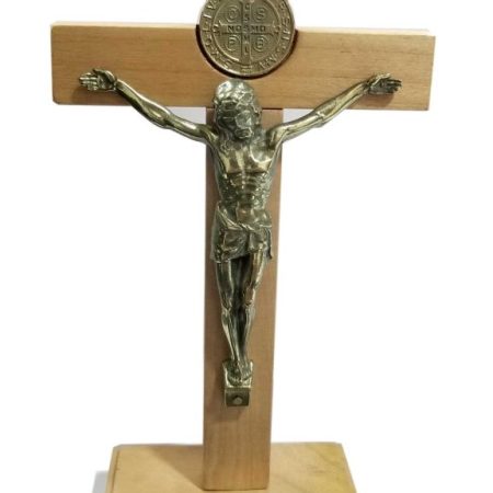 Cruz con pedestal San Benito