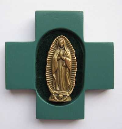 Cruz 9x9 Virgen Guadalupe fondo aterciopelado