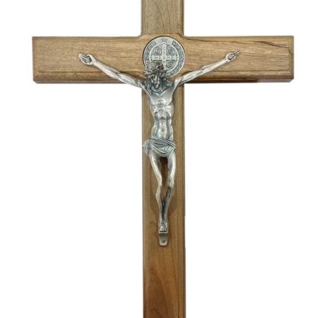 Crucifijo de San Benito con Cristo