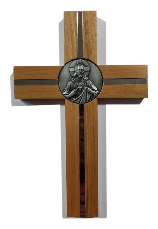 Cruz de madera con medalla Sagrado Corazon