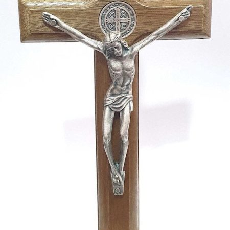 Crucifijo de San Benito con Cristo
