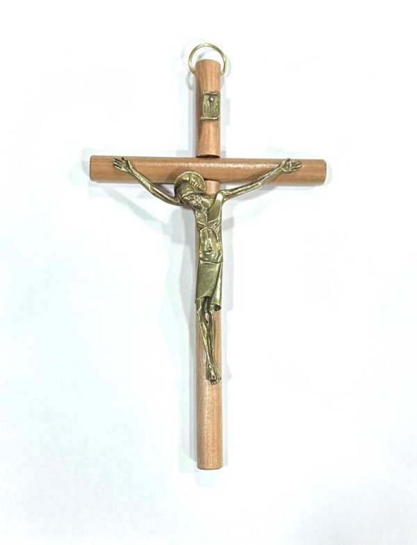 Cruz de madera cilindrica con cristo orante 19x11cm