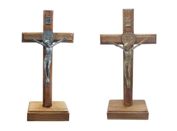 crucifijo de pedestal san benito doble moneda 21cm