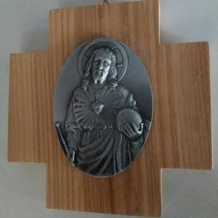 Cruz Sagrado Corazón 12 x 12 cm. con medalla oval de 8 x 6 cm.