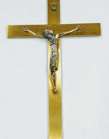 Cruz de bronce (pletina) con Cristo Orante - 24 cms.