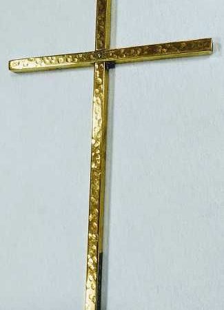 Cruz de bronce repujada - 19 cms.