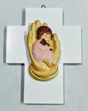 Cruz con mano protectora - nina