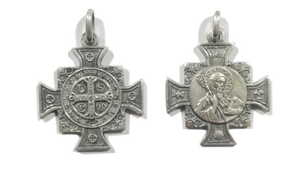 Cruz protectora de plata San Benito 30mm