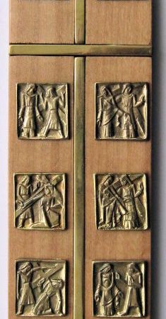 Tabla Vía Crucis con 14 estaciones - Cruz de Bronce