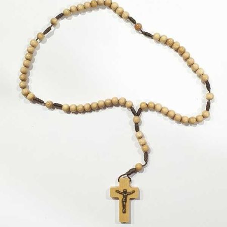 Rosario de madera color marfil
