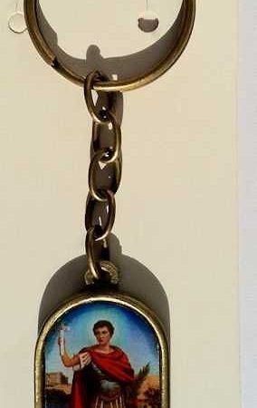 Llavero arco San Expedito